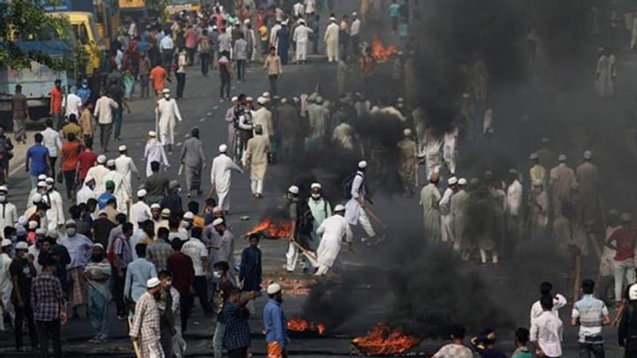 PM मोदी के बांग्लादेश दौरे के दौरान हुई हिंसा की पहली से रची गई थी साजिश, इस प्रतिबंधित संगठन का था हाथ PM मोदी के बांग्लादेश दौरे के दौरान हुई हिंसा की पहली से रची गई थी साजिश, इस प्रतिबंधित संगठन का था हाथ