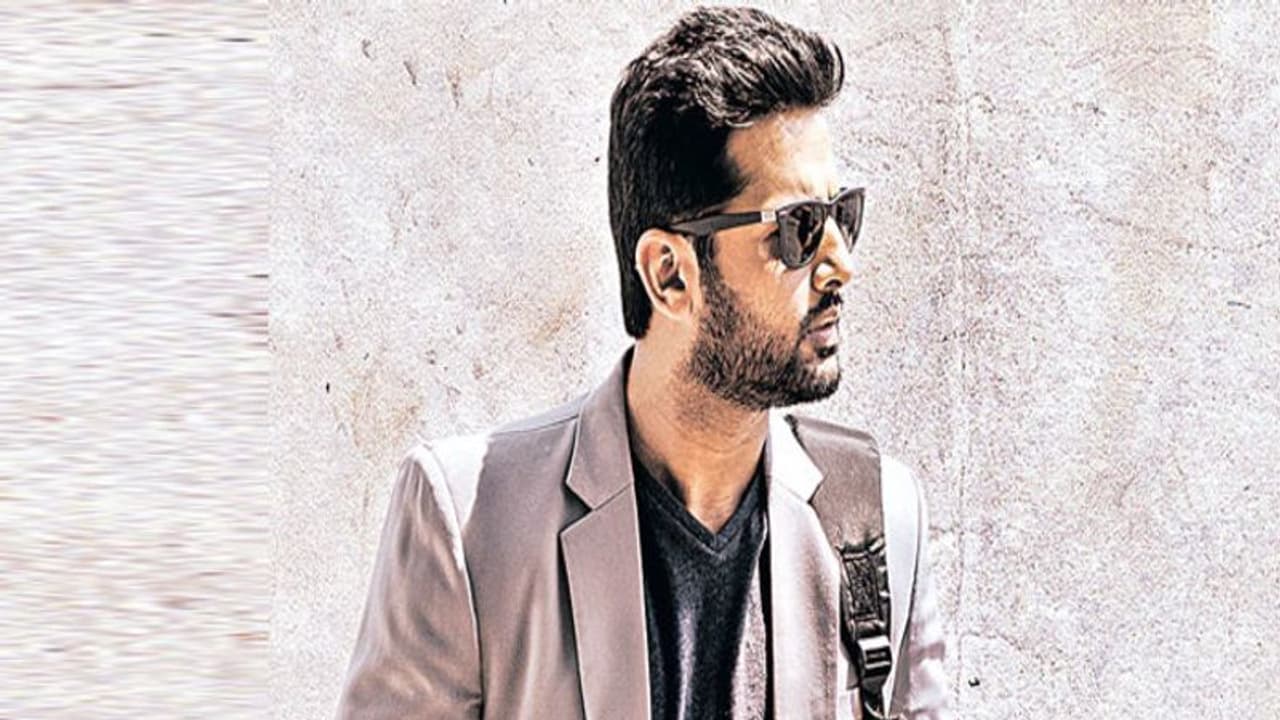 కళ్లు కనబడవు..వెనకాల రక్తపు మరకలు: ‘మాస్ట్రో’ ఫస్ట్ లుక్