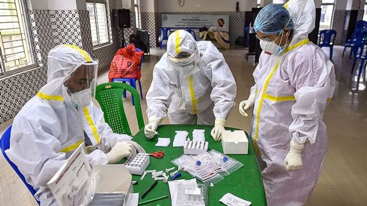 ফের ভয়ঙ্কর করোনা প্রায় ১ লক্ষে পৌঁছে গেল দৈনিক সংক্রমণ, উচ্চ পর্যায়ের বৈঠকে মোদী ফের ভয়ঙ্কর করোনা প্রায় ১ লক্ষে পৌঁছে গেল দৈনিক সংক্রমণ, উচ্চ পর্যায়ের বৈঠকে মোদী