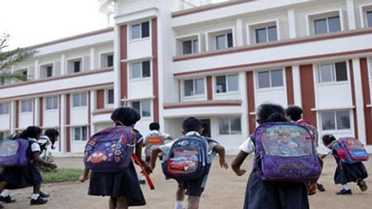 1ರಿಂದ 8ನೇ ತರಗತಿ ಪರೀಕ್ಷೆ: ಮಹತ್ವದ ನಿರ್ಧಾರ ಕೈಗೊಂಡ ಮಹಾ ಸರ್ಕಾರ 1ರಿಂದ 8ನೇ ತರಗತಿ ಪರೀಕ್ಷೆ: ಮಹತ್ವದ ನಿರ್ಧಾರ ಕೈಗೊಂಡ ಮಹಾ ಸರ್ಕಾರ