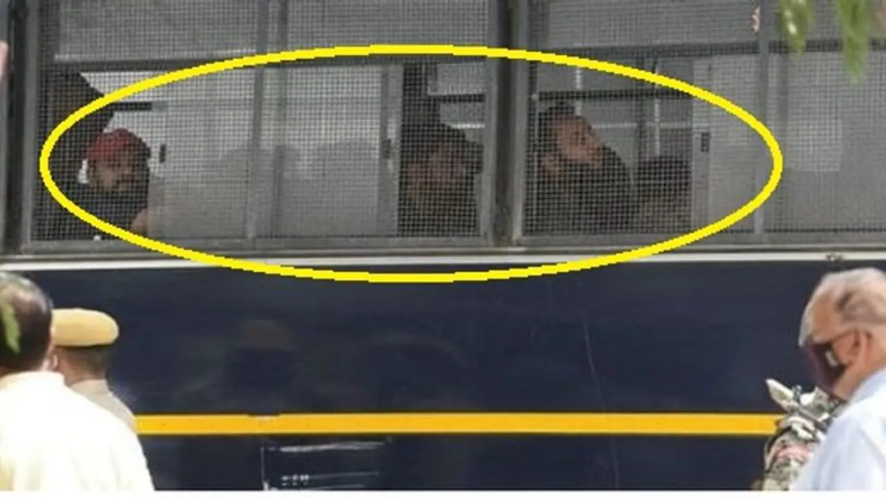 इंजीनियरिंग के 13 में 12 स्टूडेंट्स को माना आतंकी,उम्रकैद सजा,सिमी के लिए करते थे काम,सिद्ध करने में लगे 7 साल इंजीनियरिंग के 13 में 12 स्टूडेंट्स को माना आतंकी,उम्रकैद सजा,सिमी के लिए करते थे काम,सिद्ध करने में लगे 7 साल