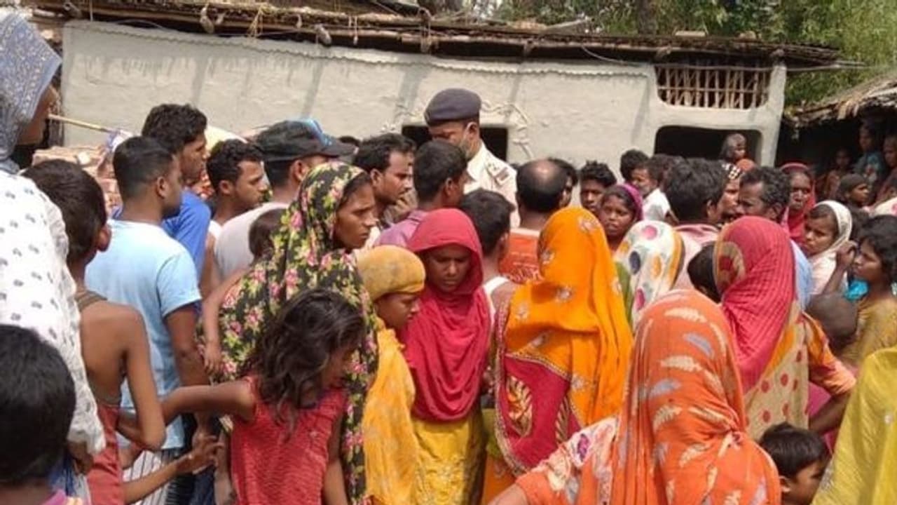 बिहारः जिंदा जलकर राख हो गए 6 बच्चे, मक्के के भुट्टे सेंक रहे थे मासूम बिहारः जिंदा जलकर राख हो गए 6 बच्चे, मक्के के भुट्टे सेंक रहे थे मासूम