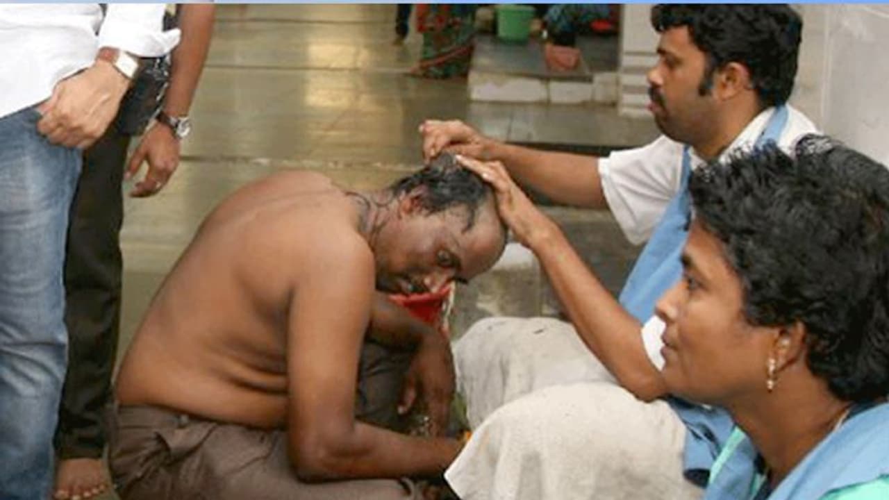 మిజోరాం సరిహద్దుల్లో తలనీలాలు పట్టివేత.. అవి టీటీడీవి కావు: కస్టమ్స్ ప్రకటన మిజోరాం సరిహద్దుల్లో తలనీలాలు పట్టివేత.. అవి టీటీడీవి కావు: కస్టమ్స్ ప్రకటన