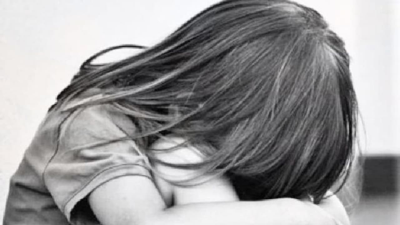 కామ పిశాచి: కూతురిపై కన్న తండ్రి అత్యాచారం కామ పిశాచి: కూతురిపై కన్న తండ్రి అత్యాచారం