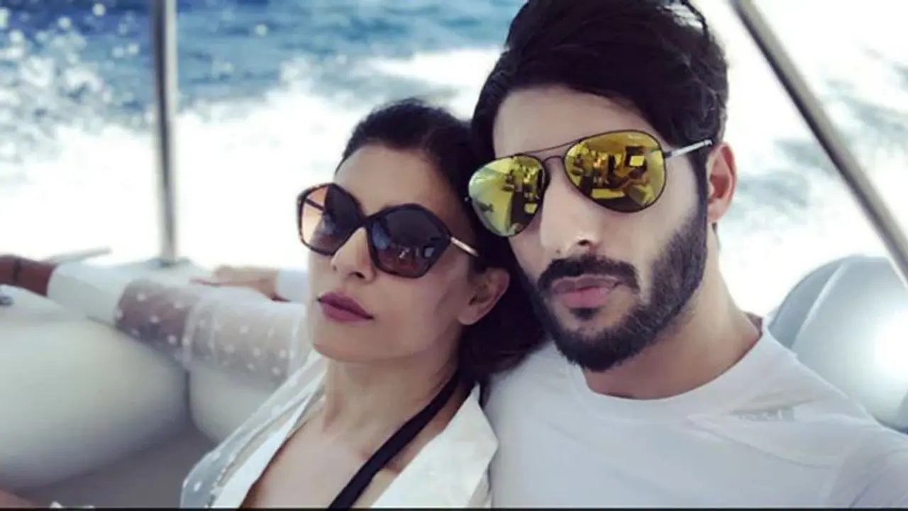 প্রেমিককে নিয়ে লাইভে এসে সাফল্য সেলিব্রেশন সুস্মিতার, কিন্তু মুখ ঢেকে কেন রহমান, খোলসা করলেন বলি সুন্দরী প্রেমিককে নিয়ে লাইভে এসে সাফল্য সেলিব্রেশন সুস্মিতার, কিন্তু মুখ ঢেকে কেন রহমান, খোলসা করলেন বলি সুন্দরী