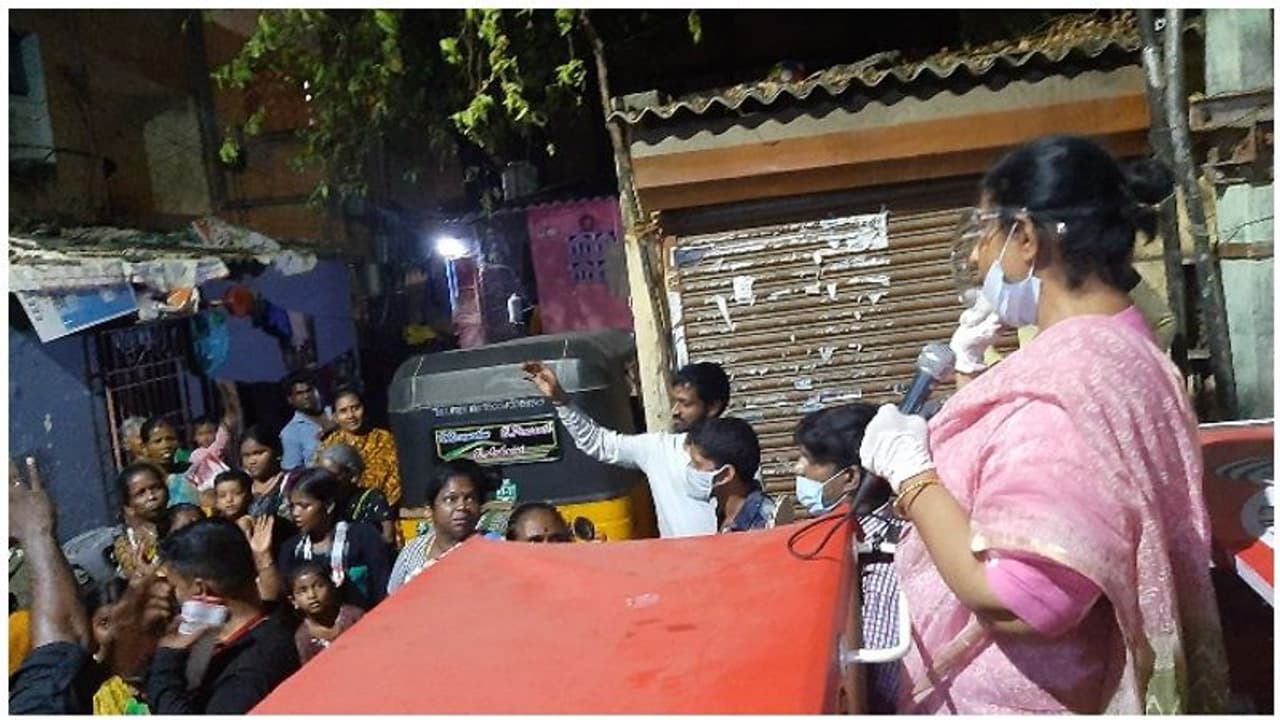 கேட்கக்கூடாததை கேட்டு அடம்பிடித்து போதை ஆசாமி சேட்டை... கொரோனா இருப்பதாகக்கூறி தப்பிய நடிகை ஸ்ரீப்ரியா..! கேட்கக்கூடாததை கேட்டு அடம்பிடித்து போதை ஆசாமி சேட்டை... கொரோனா இருப்பதாகக்கூறி தப்பிய நடிகை ஸ்ரீப்ரியா..!