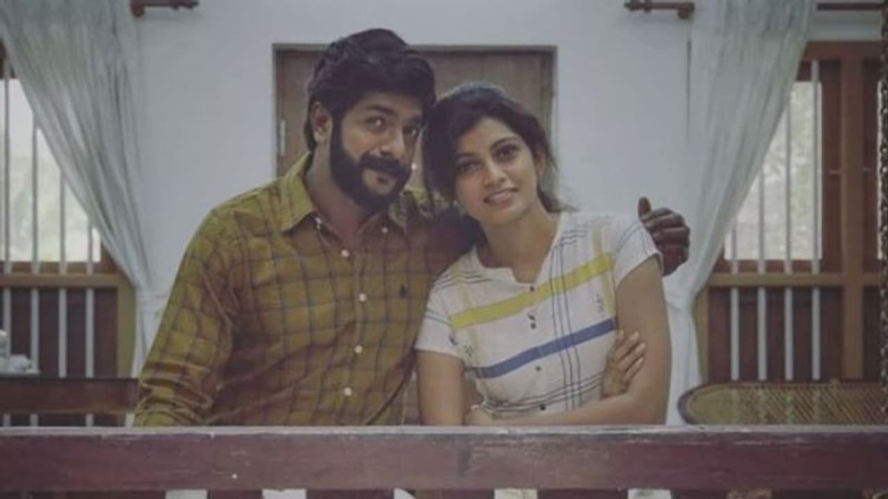 'ചായാൻ ഒരു തോൾ'; ചിത്രം പങ്കുവച്ച് ശ്രുതി രജനീകാന്ത്