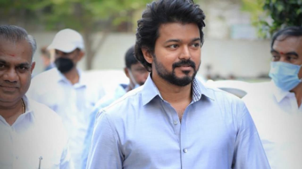 கோரத்தாண்டவம் ஆடும் கொரோனா... 'தளபதி 65 ' படக்குழு எடுத்த அதிரடி முடிவு..!