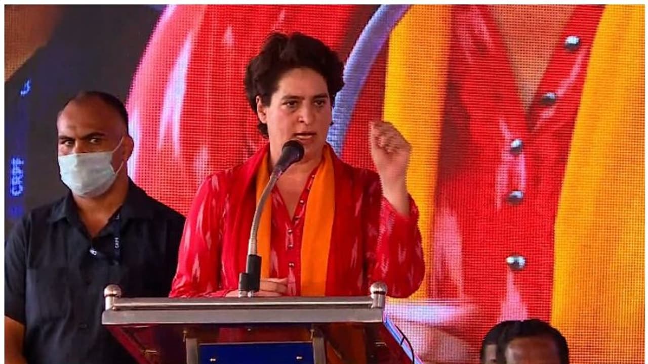 'കേരളാ സർക്കാരിന്റേത് സ്വജനപക്ഷപാതം, മത്സ്യസമ്പത്ത് തീറെഴുതാൻ ശ്രമിച്ചു'; വിമർശനമുന്നയിച്ച് പ്രിയങ്ക 'കേരളാ സർക്കാരിന്റേത് സ്വജനപക്ഷപാതം, മത്സ്യസമ്പത്ത് തീറെഴുതാൻ ശ്രമിച്ചു'; വിമർശനമുന്നയിച്ച് പ്രിയങ്ക