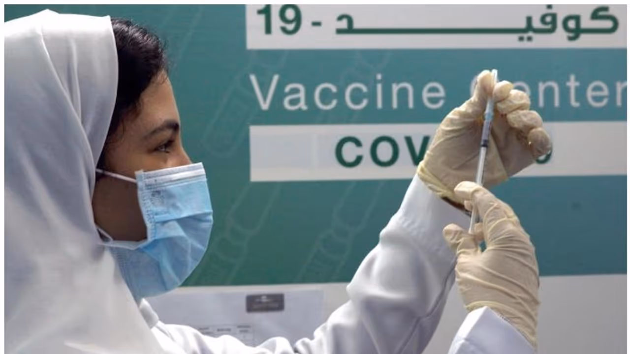 Delhi: COVID vaccination centres to be open 24 hours amid spike in cases