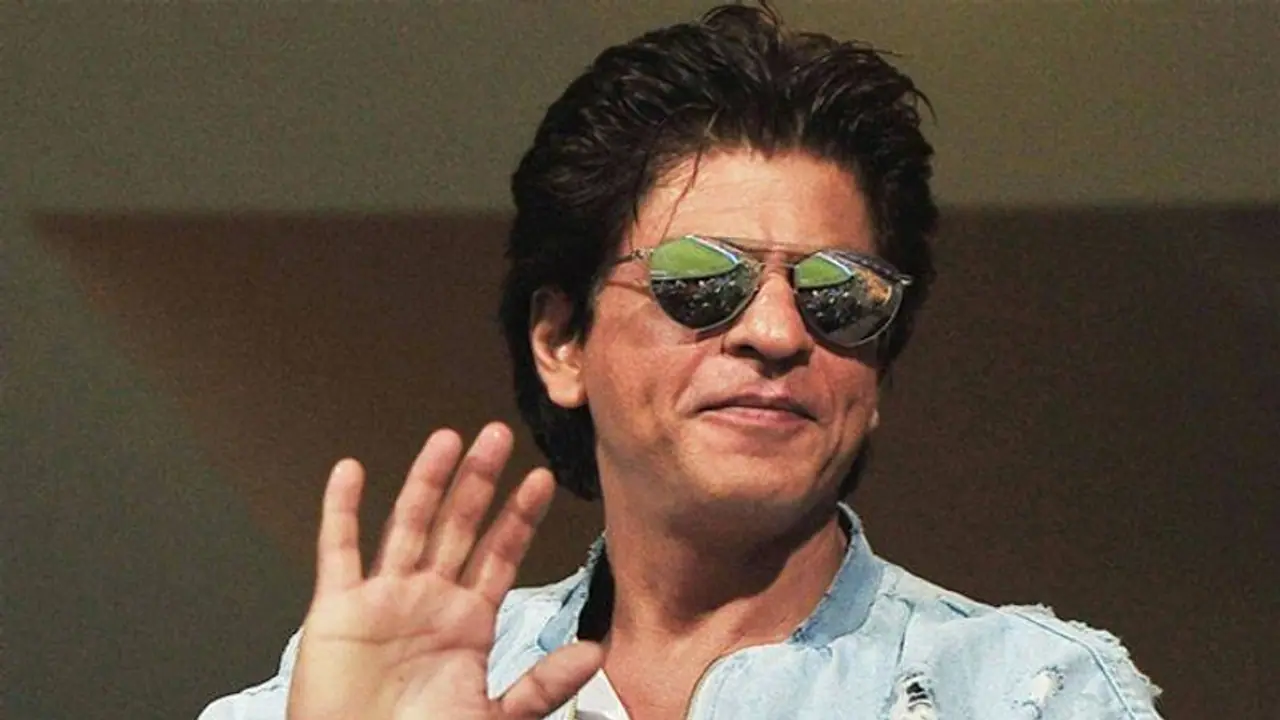 Shahrukh Khan से एक शख्स पूछ बैठा लड़की पटाने के टिप्स, बॉलीवुड के बादशाह ने ऐसे कर दी बोलती बंद Shahrukh Khan से एक शख्स पूछ बैठा लड़की पटाने के टिप्स, बॉलीवुड के बादशाह ने ऐसे कर दी बोलती बंद