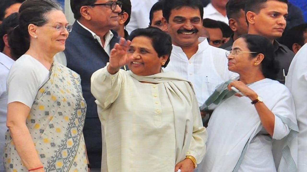 రండి నాతో చేయి కలపండి.. కేంద్రంపై పోరాడుదాం: బీజేపీయేతర నేతలకు దీదీ లేఖ