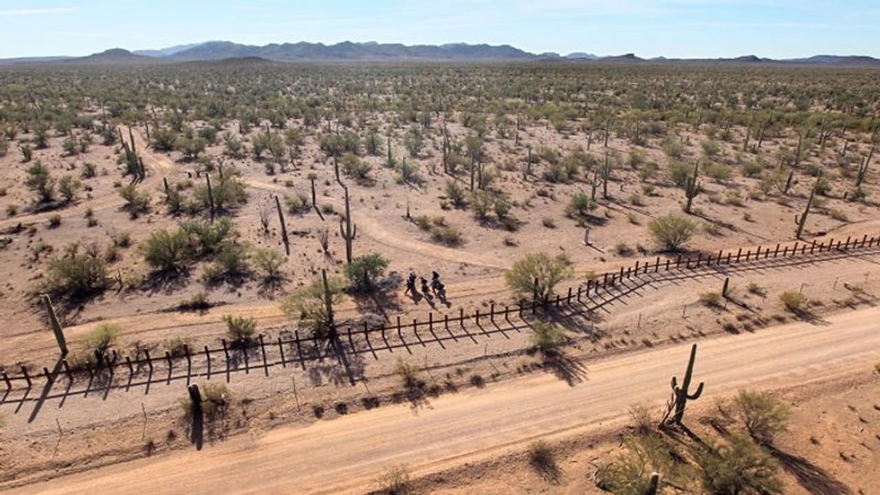 స్మగ్లర్ల ఘాతుకం.. 14 అడుగుల గోడమీది నుంచి చిన్నారులను ఎడారిలోకి విసిరేసి... !