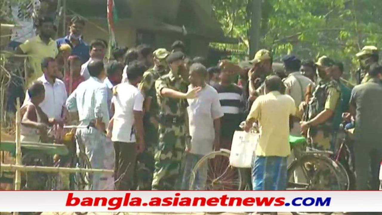 ঝরঝর করে কাঁদছেন নন্দীগ্রামের তৃণমূল এজেন্টের মা, আতঙ্কে বুথেই যেতে দিলেন না ছেলেকে ঝরঝর করে কাঁদছেন নন্দীগ্রামের তৃণমূল এজেন্টের মা, আতঙ্কে বুথেই যেতে দিলেন না ছেলেকে