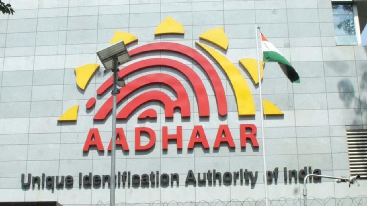 வாக்காளர் விபரங்கள் கசிந்தது எப்படி?... ஆதார், தேர்தல் ஆணையத்திற்கு நீதிமன்றம் பிறப்பித்த அதிரடி உத்தரவு! வாக்காளர் விபரங்கள் கசிந்தது எப்படி?... ஆதார், தேர்தல் ஆணையத்திற்கு நீதிமன்றம் பிறப்பித்த அதிரடி உத்தரவு!