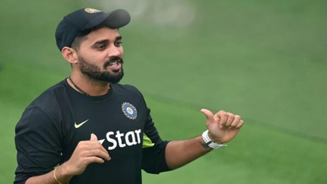 'അക്കാര്യം ടീം മാനേജ്‌മെന്റിനോട് തന്നെ ചോദിക്കണം'; യുവതാരത്തെ കുറിച്ചുള്ള ചോദ്യത്തിന് മുരളി വിജയുടെ മറുപടി 