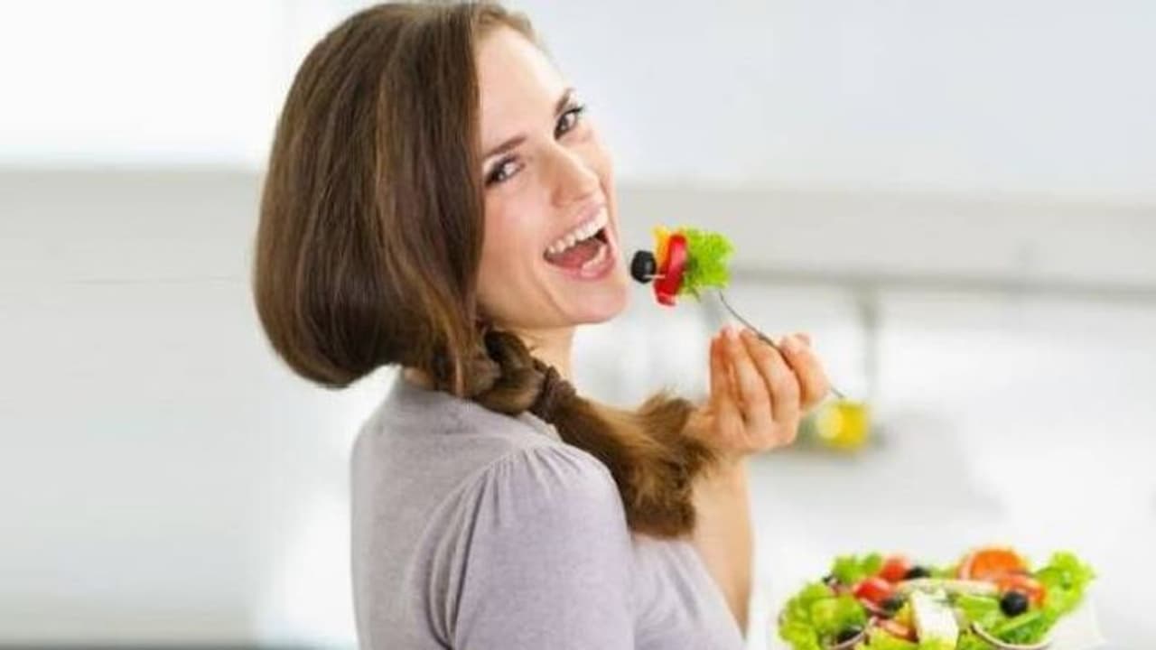 ചര്മ്മത്തെ ചെറുപ്പമാക്കി നിര്ത്താന് ഡയറ്റില് ഉള്പ്പെടുത്താം ഈ ഭക്ഷണങ്ങള്... ചര്മ്മത്തെ ചെറുപ്പമാക്കി നിര്ത്താന് ഡയറ്റില് ഉള്പ്പെടുത്താം ഈ ഭക്ഷണങ്ങള്...