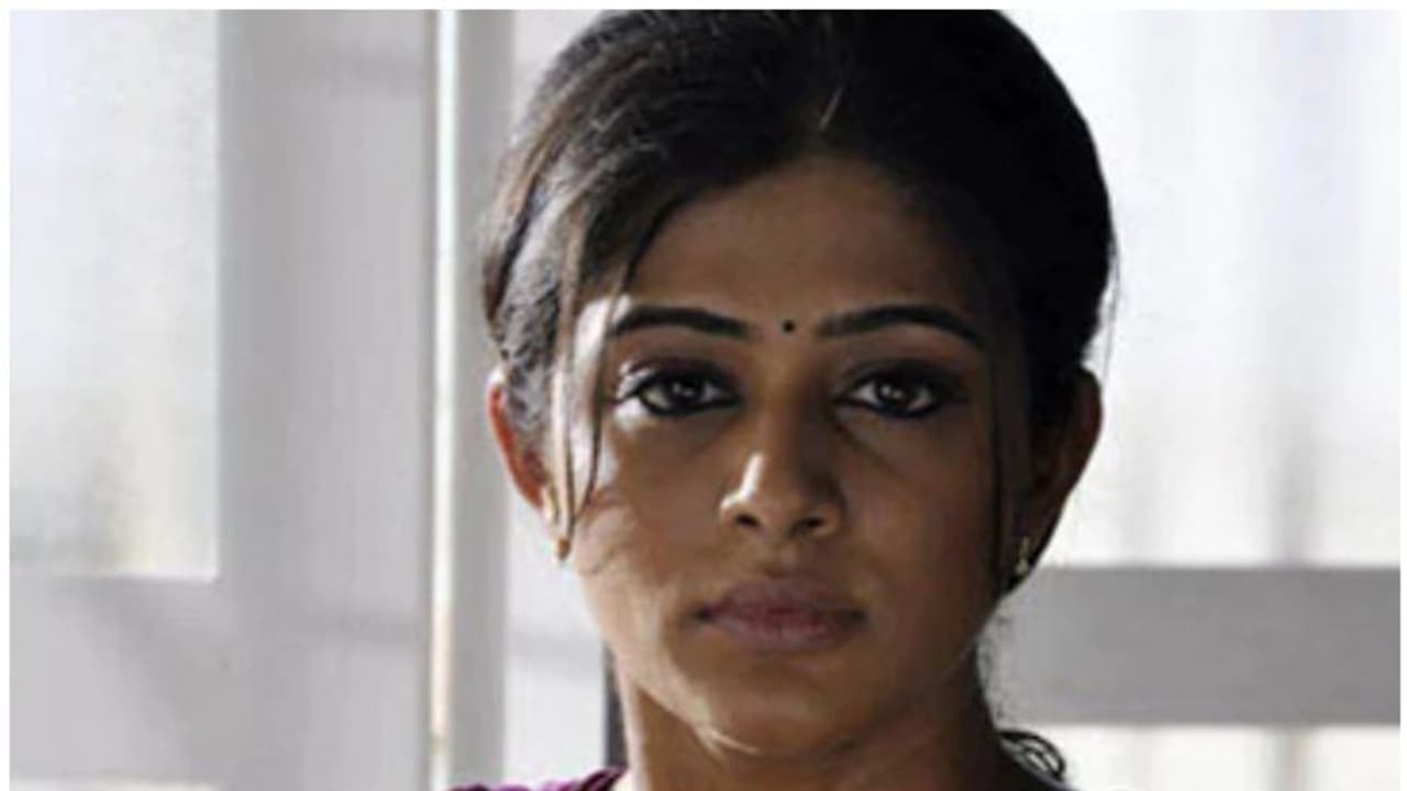 നഗ്ന ചിത്രങ്ങള് പോസ്റ്റ് ചെയ്യാമോയെന്ന് കമന്റ്, രൂക്ഷ മറുപടിയുമായി പ്രിയാമണി നഗ്ന ചിത്രങ്ങള് പോസ്റ്റ് ചെയ്യാമോയെന്ന് കമന്റ്, രൂക്ഷ മറുപടിയുമായി പ്രിയാമണി