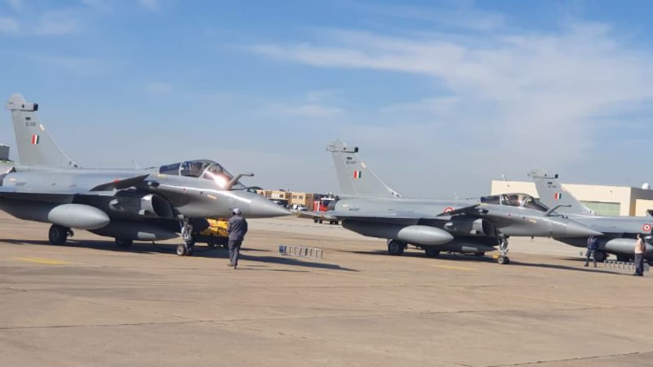 നാലാം ബാച്ച് ഇന്ത്യയിലെത്തി; വായുസേനയുടെ ഭാഗമായി 14 റഫാല്‍ വിമാനങ്ങള്‍