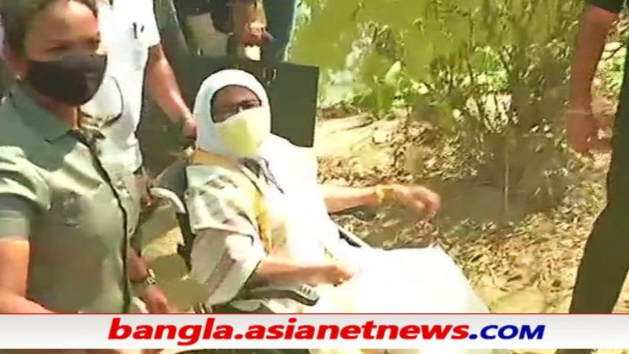 ভোটের দিনেও মমতাকে দেখে জয় শ্রীরাম স্লোগান নন্দীগ্রামে, তৃণমূল নেত্রী বললেন ওরা বহিরাগত ভোটের দিনেও মমতাকে দেখে জয় শ্রীরাম স্লোগান নন্দীগ্রামে, তৃণমূল নেত্রী বললেন ওরা বহিরাগত