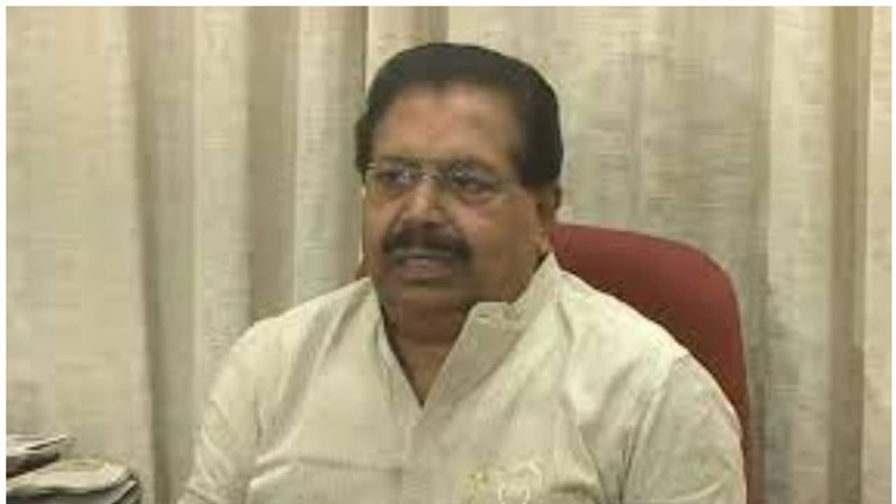 'പരാതി ഒത്തുതീര്ക്കണമെന്ന് പറഞ്ഞിട്ടില്ല', മന്ത്രി വിളിച്ചത് പാര്ട്ടി പ്രശ്നം പരിഹരിക്കാനെന്ന് പി സി ചാക്കോ 'പരാതി ഒത്തുതീര്ക്കണമെന്ന് പറഞ്ഞിട്ടില്ല', മന്ത്രി വിളിച്ചത് പാര്ട്ടി പ്രശ്നം പരിഹരിക്കാനെന്ന് പി സി ചാക്കോ