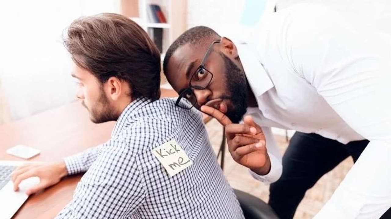 কাউকে এপ্রিল ফুল করতে গিয়ে নিজের চরম বিপদ ঘটতে পারে, জানুন কীভাবে সতর্ক থাকবেন