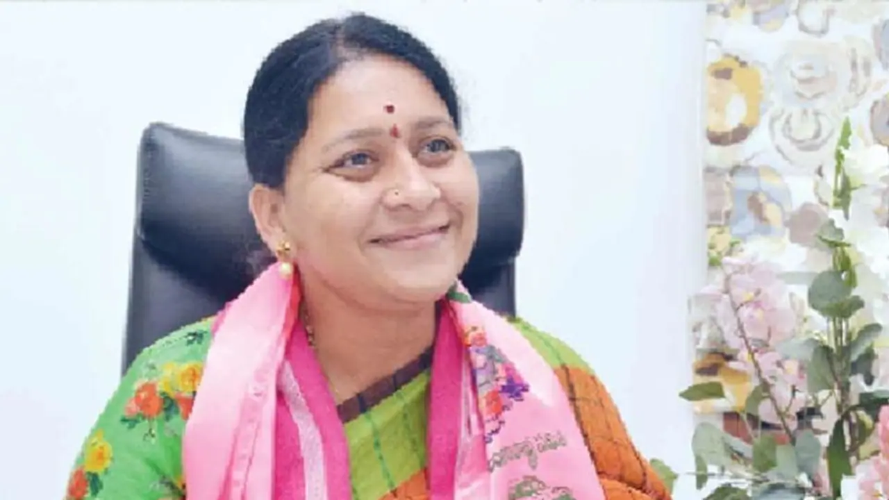 మాలోత్ కవిత: బాల్యం, విద్యాభ్యాసం, వ్యక్తిగత జీవితం, రాజకీయ ప్రస్థానం 