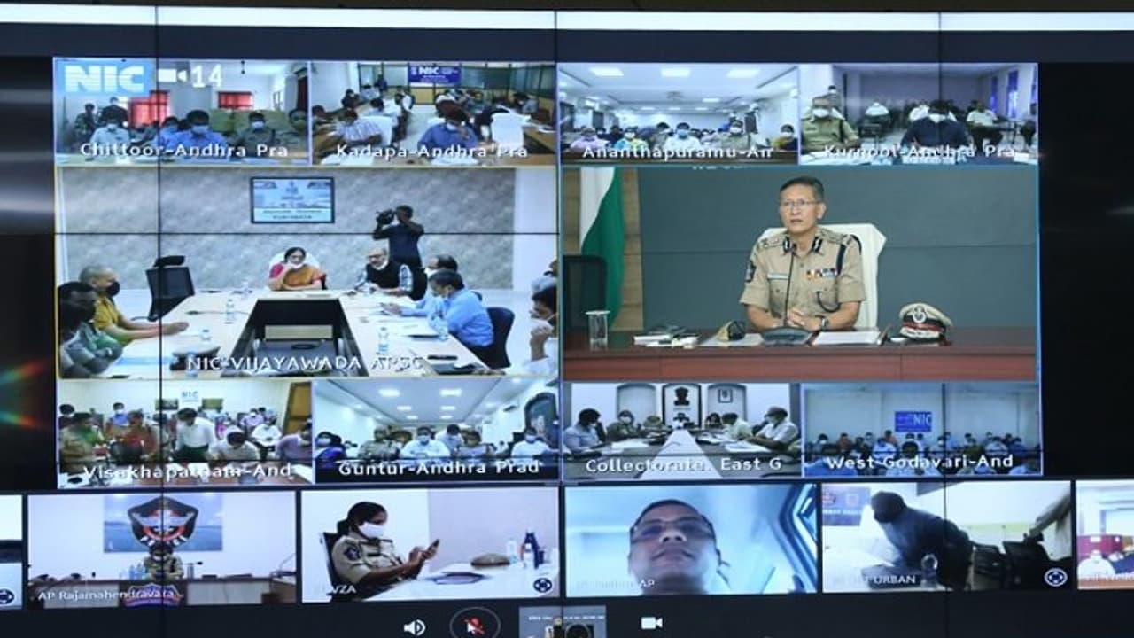 నీలం సాహ్ని వీడియో భేటీ: కోర్టు తీర్పు తర్వాతే పరిషత్తు ఎన్నికలపై ముందుకు నీలం సాహ్ని వీడియో భేటీ: కోర్టు తీర్పు తర్వాతే పరిషత్తు ఎన్నికలపై ముందుకు