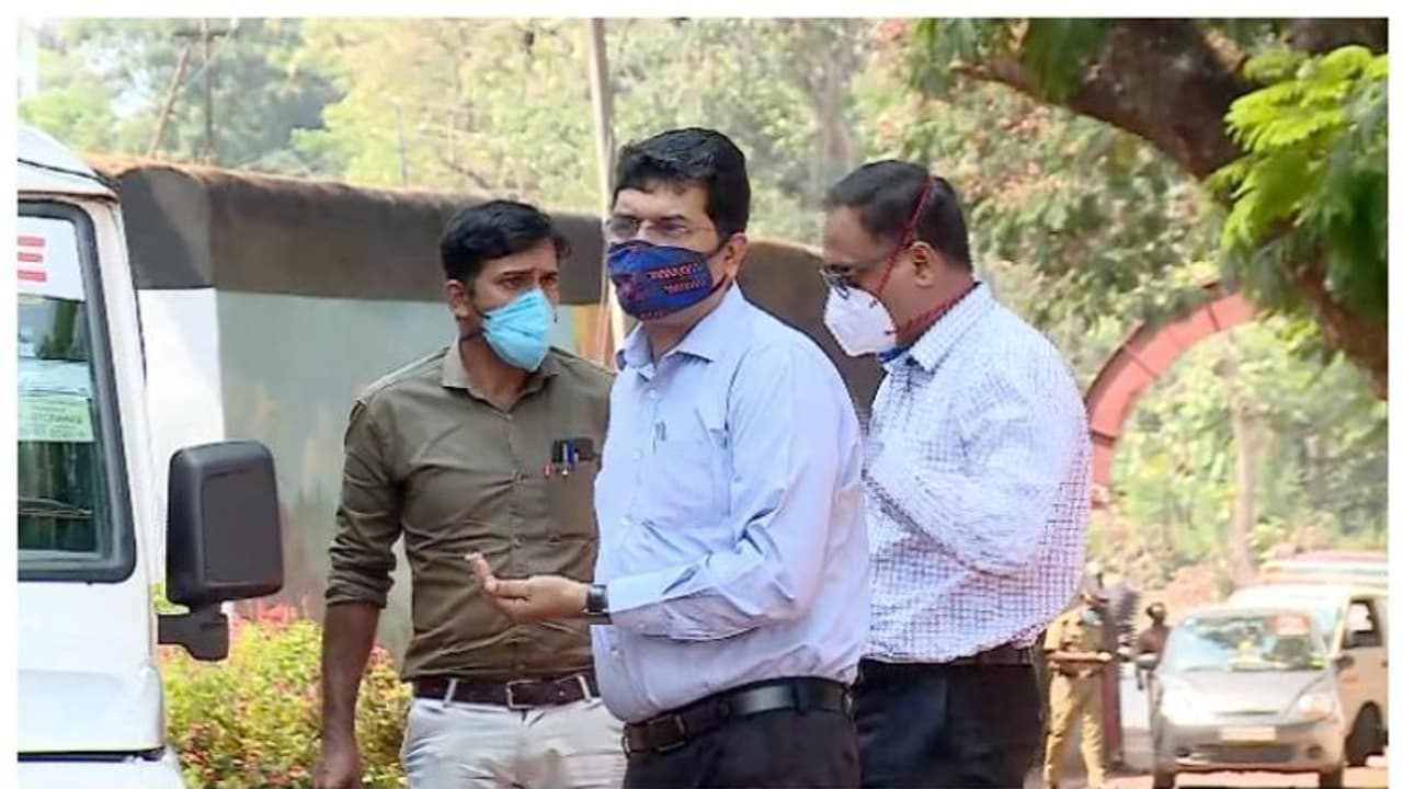 പെരിയ ഇരട്ടക്കൊലക്കേസ്; 11 പ്രതികളേയും സിബിഐ ചോദ്യം ചെയ്തു, പരസ്പര വിരുദ്ധമായ മൊഴികളെന്ന് സൂചന പെരിയ ഇരട്ടക്കൊലക്കേസ്; 11 പ്രതികളേയും സിബിഐ ചോദ്യം ചെയ്തു, പരസ്പര വിരുദ്ധമായ മൊഴികളെന്ന് സൂചന