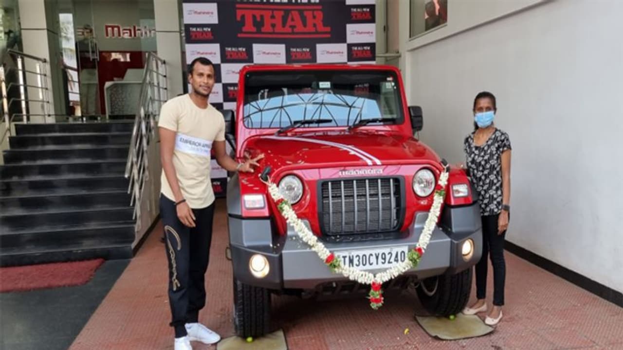 பரிசாக கிடைத்த இந்த கார் உங்களுக்குத்தான் குருநாதா வச்சுக்கங்க..! மறுபடியும் மக்கள் மனதை வென்ற நடராஜன்