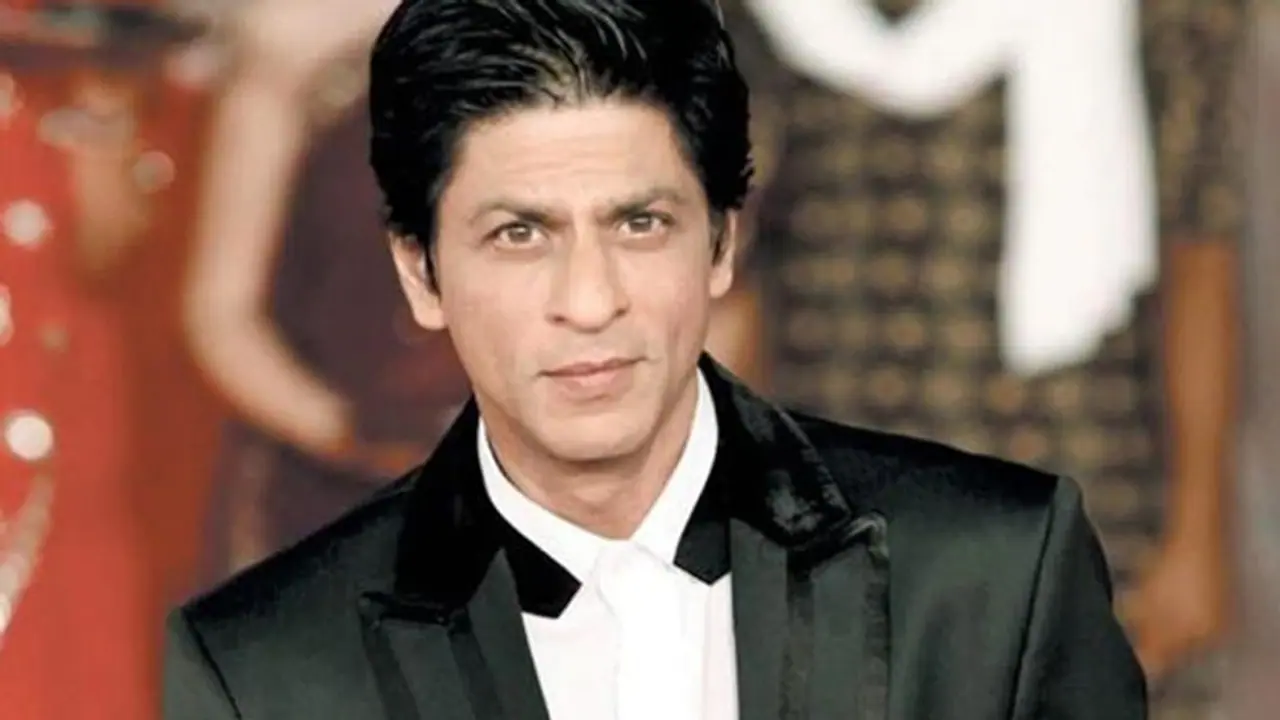 शाहरुख के अंडरवियर को लेकर एक शख्स ने किया बेतुका सवाल, भड़के एक्टर ने दिया ये जवाब शाहरुख के अंडरवियर को लेकर एक शख्स ने किया बेतुका सवाल, भड़के एक्टर ने दिया ये जवाब