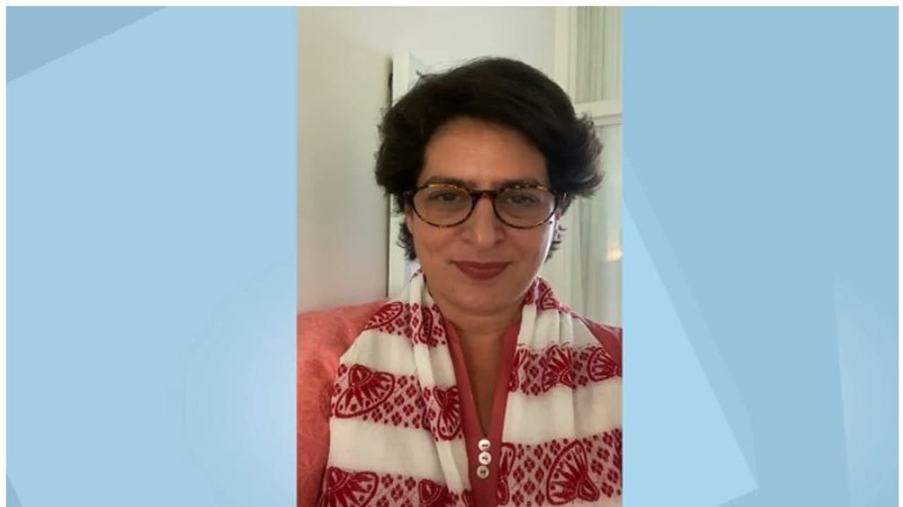 പൊലീസ് കസ്റ്റഡിയില് പ്രിയങ്ക നിരാഹാരം തുടങ്ങി ; സിതാപുർ ഗസ്റ്റ്ഹൗസിന് മുന്നില് നൂറുകണക്കിന് പ്രവര്ത്തകര് പൊലീസ് കസ്റ്റഡിയില് പ്രിയങ്ക നിരാഹാരം തുടങ്ങി ; സിതാപുർ ഗസ്റ്റ്ഹൗസിന് മുന്നില് നൂറുകണക്കിന് പ്രവര്ത്തകര്