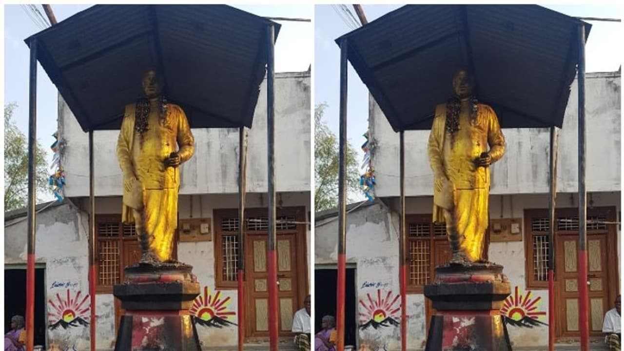 തമിഴ്നാട്ടിൽ അണ്ണാദുരൈ പ്രതിമയ്ക്ക് അജ്ഞാതർ തീയിട്ടു തമിഴ്നാട്ടിൽ അണ്ണാദുരൈ പ്രതിമയ്ക്ക് അജ്ഞാതർ തീയിട്ടു
