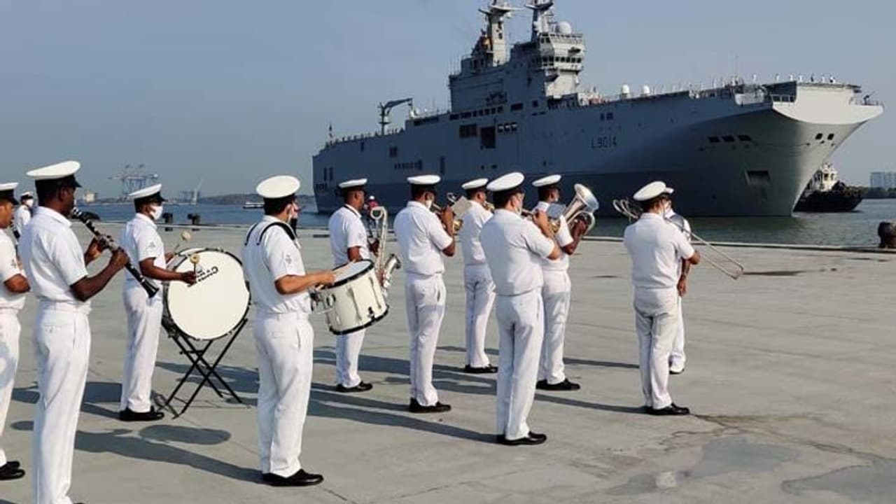 दुनिया का सबसे बड़ा नौसेना अभ्यासः बंगाल की खाड़ी में भारत फ्रांस संग अमेरिका जापान दिखाएंगे ताकत दुनिया का सबसे बड़ा नौसेना अभ्यासः बंगाल की खाड़ी में भारत फ्रांस संग अमेरिका जापान दिखाएंगे ताकत