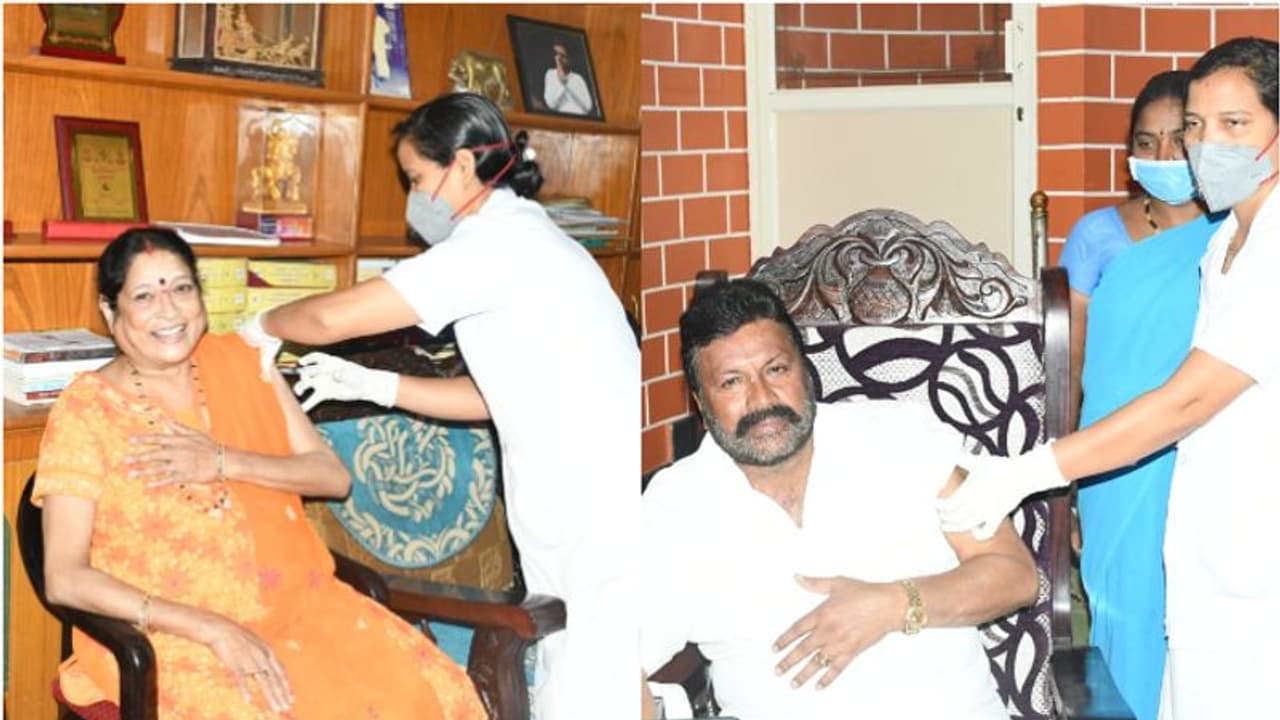 മന്ത്രിക്കും ഭാര്യയ്ക്കും വീട്ടിലെത്തി കൊവിഡ് വാക്സിന് നല്കി; കര്ണാടകയില് ഡോക്ടര്ക്ക് സസ്പെന്ഷന് മന്ത്രിക്കും ഭാര്യയ്ക്കും വീട്ടിലെത്തി കൊവിഡ് വാക്സിന് നല്കി; കര്ണാടകയില് ഡോക്ടര്ക്ക് സസ്പെന്ഷന്