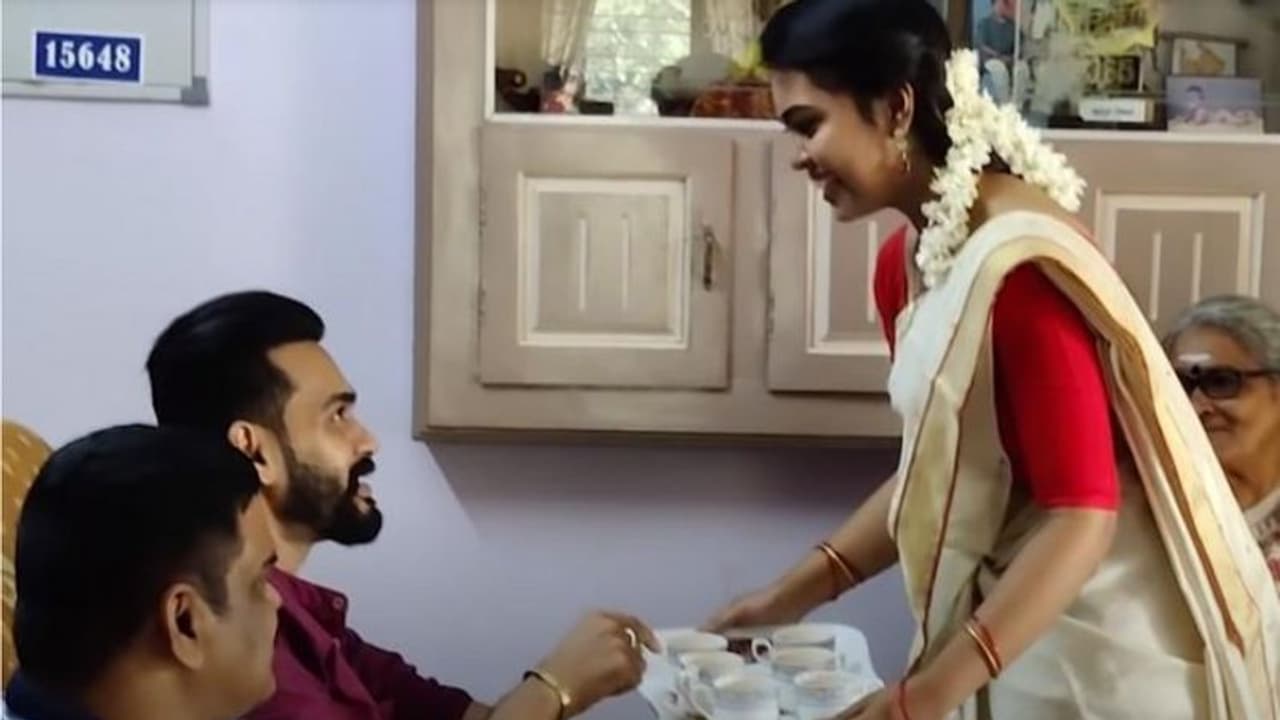 മൃദുലയെ പെണ്ണുകാണാനെത്തിയ യുവ; വൈറലായി താരങ്ങളുടെ വീഡിയോ മൃദുലയെ പെണ്ണുകാണാനെത്തിയ യുവ; വൈറലായി താരങ്ങളുടെ വീഡിയോ