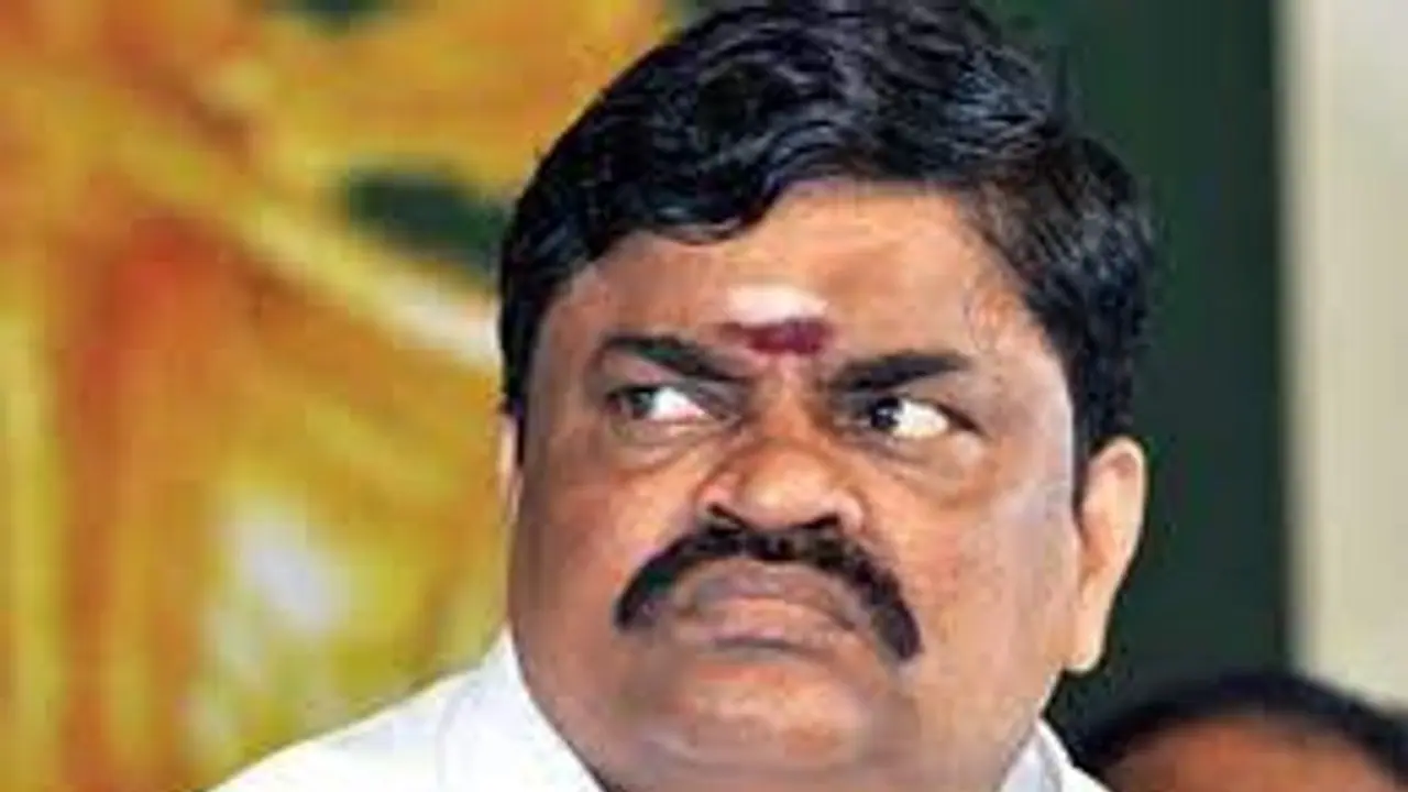 ராஜேந்திர பாலாஜிக்கு செக்... முன்னாள் அமைச்சரை கதிகலங்க வைத்த கே.டி.ஆர்..!