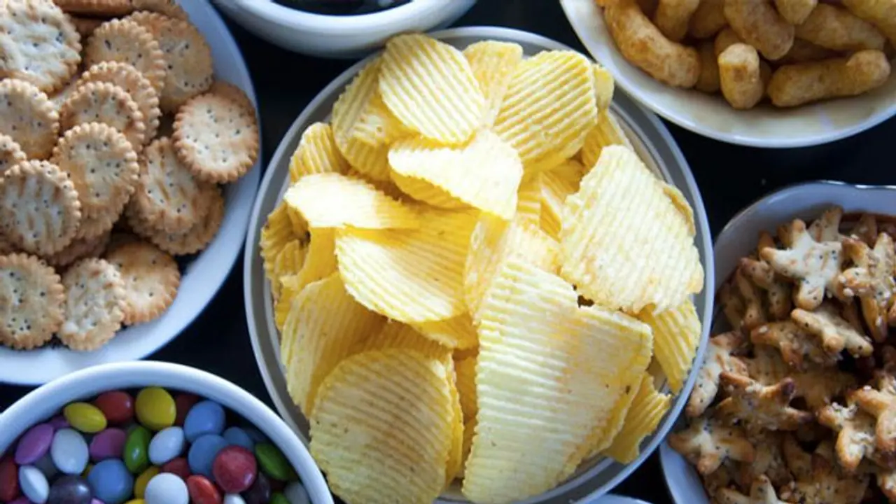 চিপসের প্যাকেটে লিখতে হবে 'বিপজ্জনক', স্বাস্থ্য বিশেষজ্ঞদের জাঙ্ক ফুড নিয়ে কড়া হুঁশিয়ারি FSSAI কে চিপসের প্যাকেটে লিখতে হবে 'বিপজ্জনক', স্বাস্থ্য বিশেষজ্ঞদের জাঙ্ক ফুড নিয়ে কড়া হুঁশিয়ারি FSSAI কে