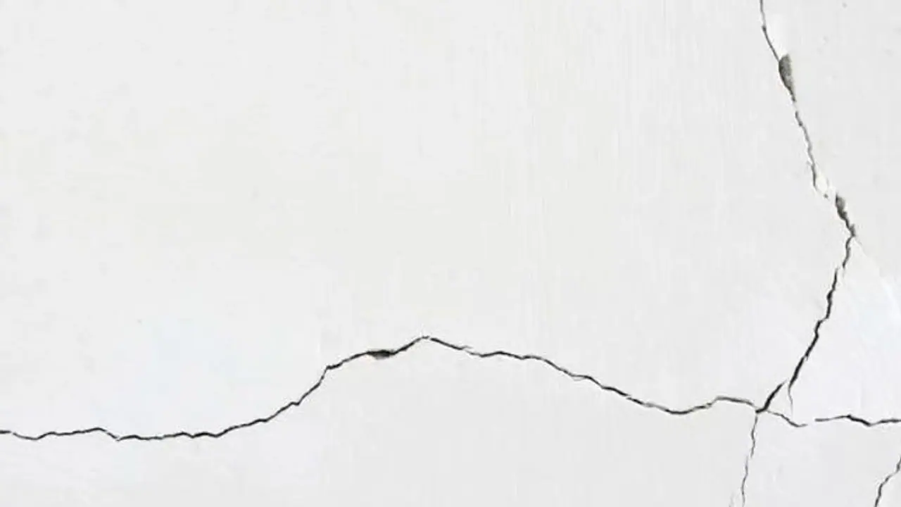 Tirupati: తిరుపతిలో కొత్త టెన్షన్.. బీటలు వారుతున్న ఇళ్లు.. భయాందోళనలో స్థానికులు..