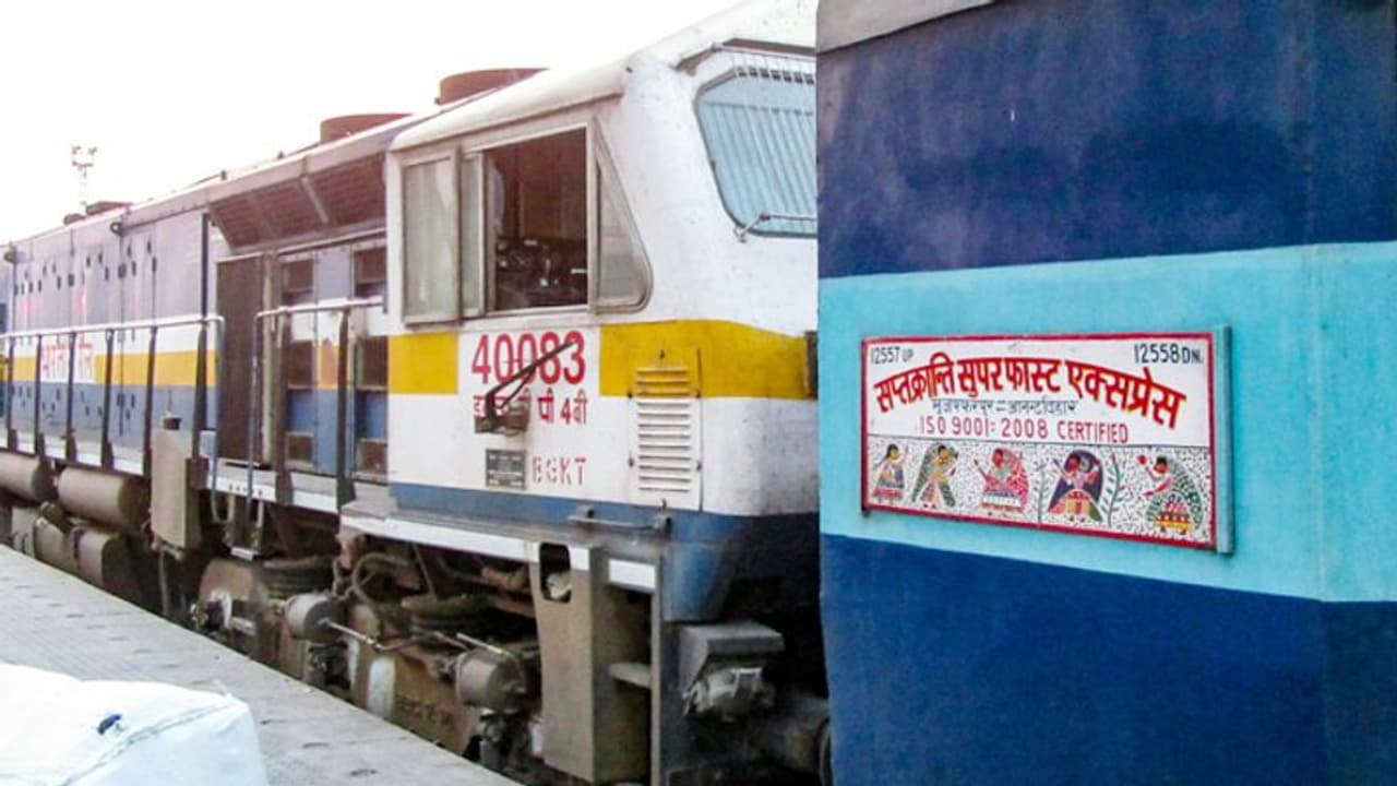 दिल्ली से मुजफ्फरपुर जा रही थी ट्रेन, अचानक बीच से टूटी तो 1 किमी तक चला गया गाड़ी का आधा हिस्सा दिल्ली से मुजफ्फरपुर जा रही थी ट्रेन, अचानक बीच से टूटी तो 1 किमी तक चला गया गाड़ी का आधा हिस्सा