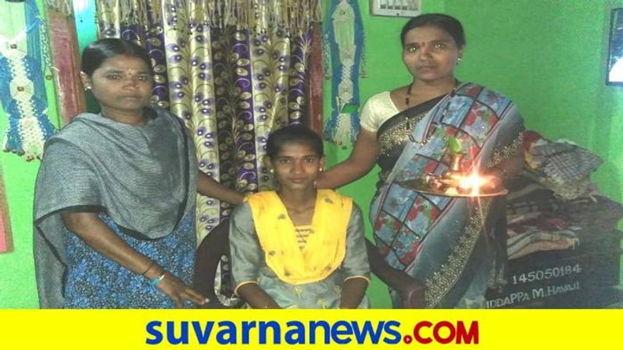 ರೋಣ: ಬಿಎಸ್ಎಫ್ ಸೇರಿದ ಕವಿತಾ, ಸೇನೆಗೆ ಆಯ್ಕೆಯಾದ ಗದಗ ಜಿಲ್ಲೆಯ ಪ್ರಥಮ ಯುವತಿ..! ರೋಣ: ಬಿಎಸ್ಎಫ್ ಸೇರಿದ ಕವಿತಾ, ಸೇನೆಗೆ ಆಯ್ಕೆಯಾದ ಗದಗ ಜಿಲ್ಲೆಯ ಪ್ರಥಮ ಯುವತಿ..!