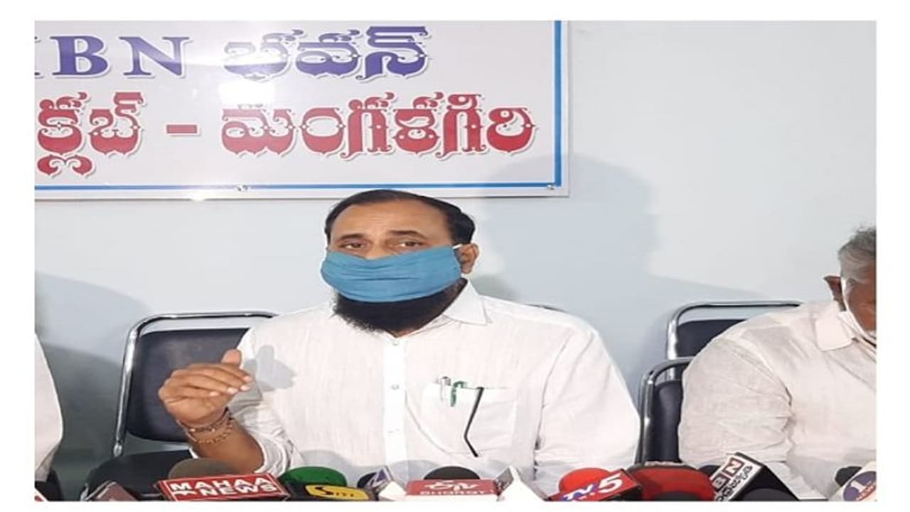 చంద్రబాబు, నారా లోకేష్ మధ్య విభేదాలు: ఆళ్ల రామకృష్ణా రెడ్డి సంచలన వ్యాఖ్య చంద్రబాబు, నారా లోకేష్ మధ్య విభేదాలు: ఆళ్ల రామకృష్ణా రెడ్డి సంచలన వ్యాఖ్య