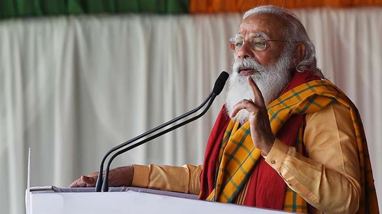 ರ‍್ಯಾಲಿಯಲ್ಲಿ ಕುಸಿದ ಕಾರ್ಯಕರ್ತನ ನೆರವಿಗೆ ತಮ್ಮ ವೈದ್ಯರ ತಂಡ ಕಳುಹಿಸಿದ ಮೋದಿ!