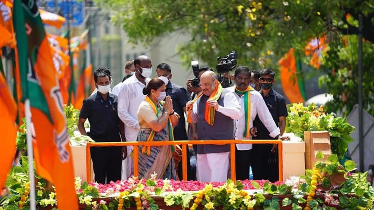 எனக்காக இவ்வளவு தூரம் வந்த அமித்ஷா.. உருகிய ஆயிரம் விளக்கு தொகுதி வேட்பாளர் குஷ்பு. எனக்காக இவ்வளவு தூரம் வந்த அமித்ஷா.. உருகிய ஆயிரம் விளக்கு தொகுதி வேட்பாளர் குஷ்பு.