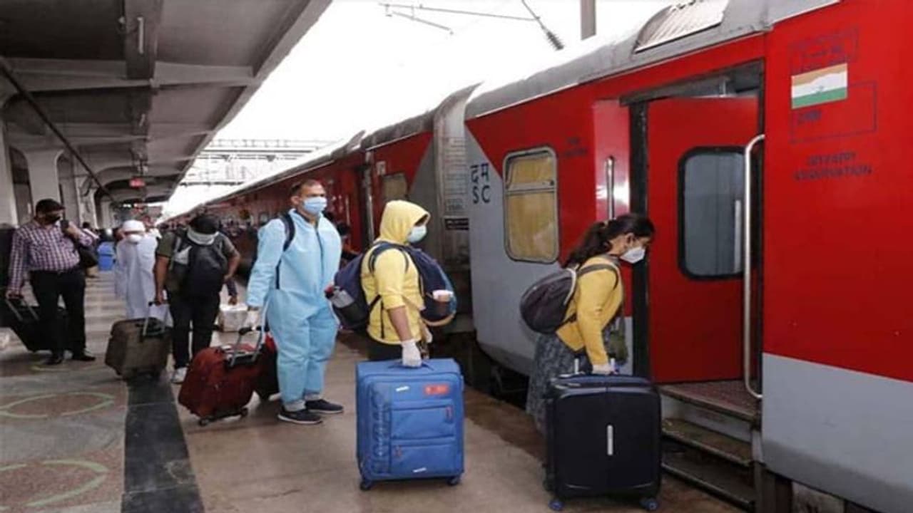 Bharat Darshan: নামমাত্র খরচে দেশের সাত জ্যোতির্লিঙ্গ দর্শন, বিশেষ ট্রেন চালু করছে আইআরসিটিসি Bharat Darshan: নামমাত্র খরচে দেশের সাত জ্যোতির্লিঙ্গ দর্শন, বিশেষ ট্রেন চালু করছে আইআরসিটিসি