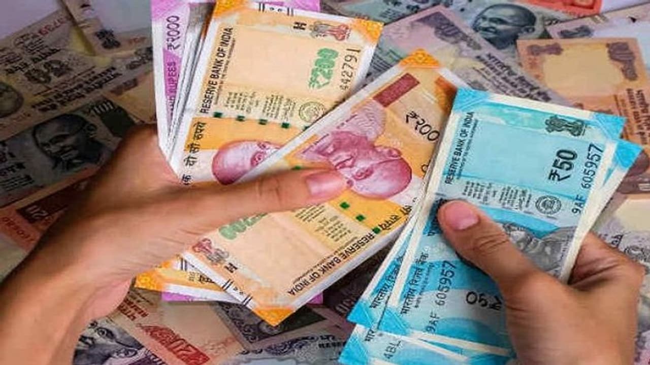 Post Office Scheme: गारंटीड रिटर्न के साथ आपका पैसा डबल कर देती हैं यह स्कीम, जानिए कैसे Post Office Scheme: गारंटीड रिटर्न के साथ आपका पैसा डबल कर देती हैं यह स्कीम, जानिए कैसे