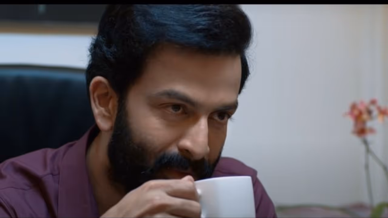 ഇതാണ് പൃഥ്വിരാജിന്റെ സര്പ്രൈസ് റോള്! 'സ്റ്റാര്' ട്രെയ്ലര് ഇതാണ് പൃഥ്വിരാജിന്റെ സര്പ്രൈസ് റോള്! 'സ്റ്റാര്' ട്രെയ്ലര്