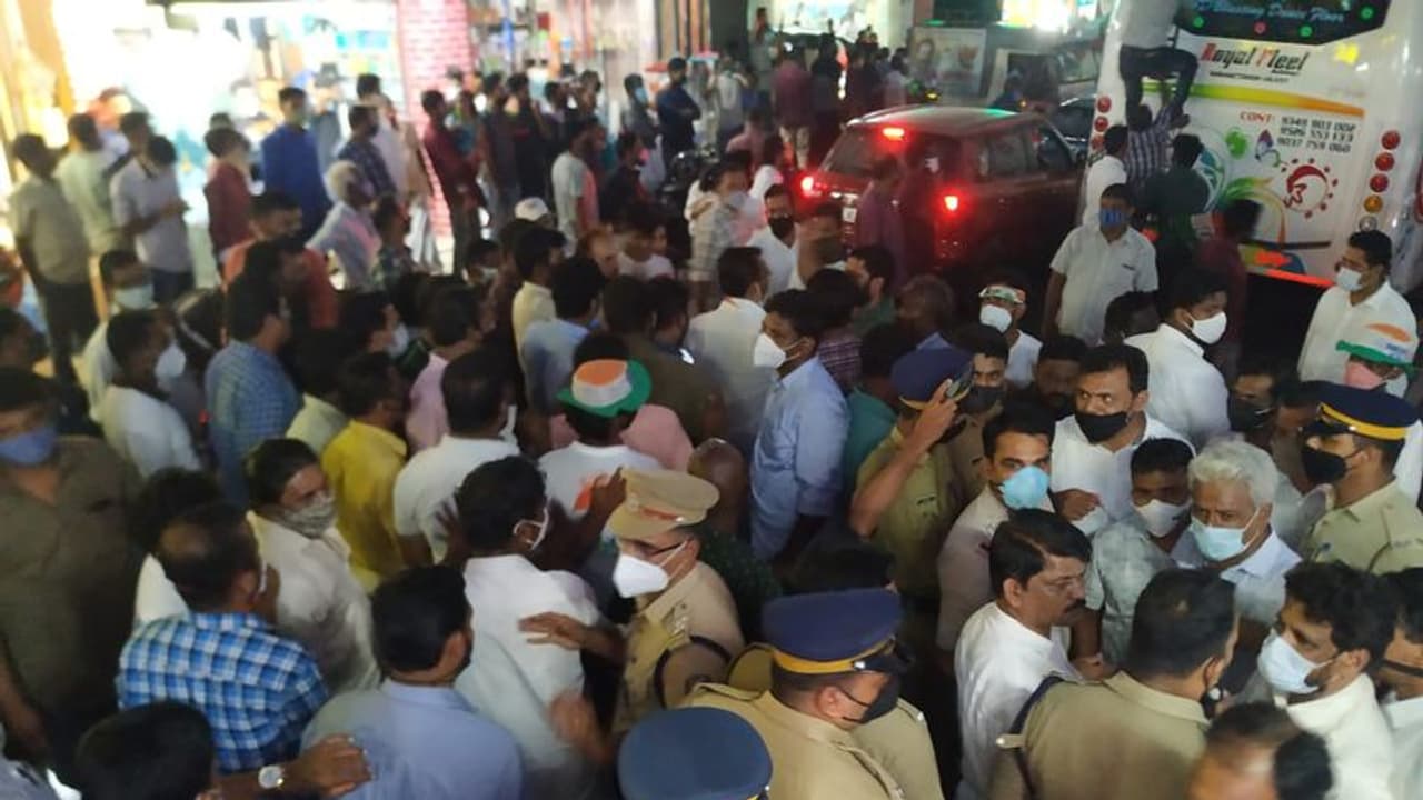 പോലീസിന്റെ ഇടപെടൽ ; ബേപ്പൂര് യുഡിഎഫ് സ്ഥാനാർത്ഥി നിയാസ് പരാതി നൽകി പോലീസിന്റെ ഇടപെടൽ ; ബേപ്പൂര് യുഡിഎഫ് സ്ഥാനാർത്ഥി നിയാസ് പരാതി നൽകി