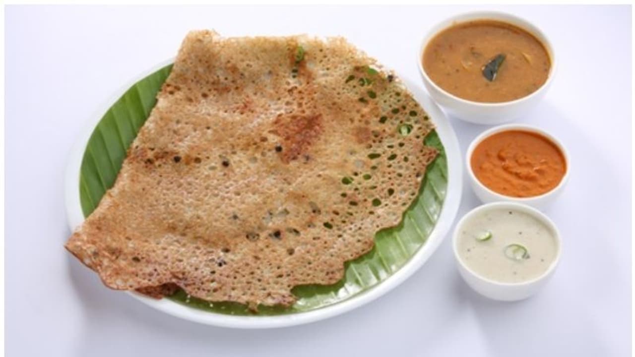 ബ്രേക്ക്ഫാസ്റ്റിന് സ്പെഷ്യൽ റവ ദോശ; ഇങ്ങനെ തയ്യാറാക്കൂ ബ്രേക്ക്ഫാസ്റ്റിന് സ്പെഷ്യൽ റവ ദോശ; ഇങ്ങനെ തയ്യാറാക്കൂ