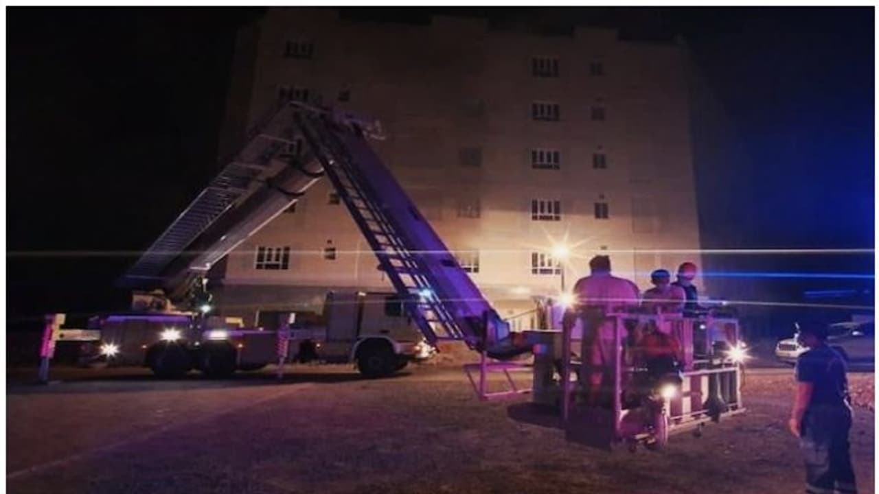 ഒമാനില് കെട്ടിടത്തില് തീപ്പിടുത്തം ഒമാനില് കെട്ടിടത്തില് തീപ്പിടുത്തം